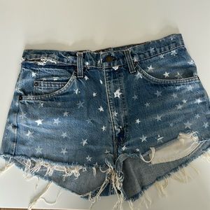 Furst of a kind / Levi’s short shorts